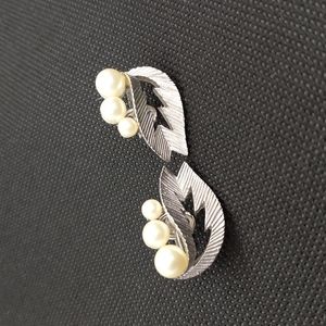 Vintage Trifari Clip On Earrings